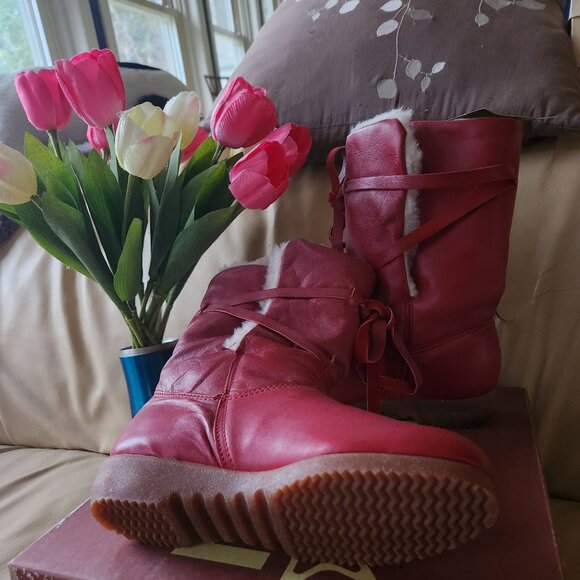 S25 New Red Leather heavily lined with straps crepe soles North Star Sz 6 & 7 - Picture 5 of 5